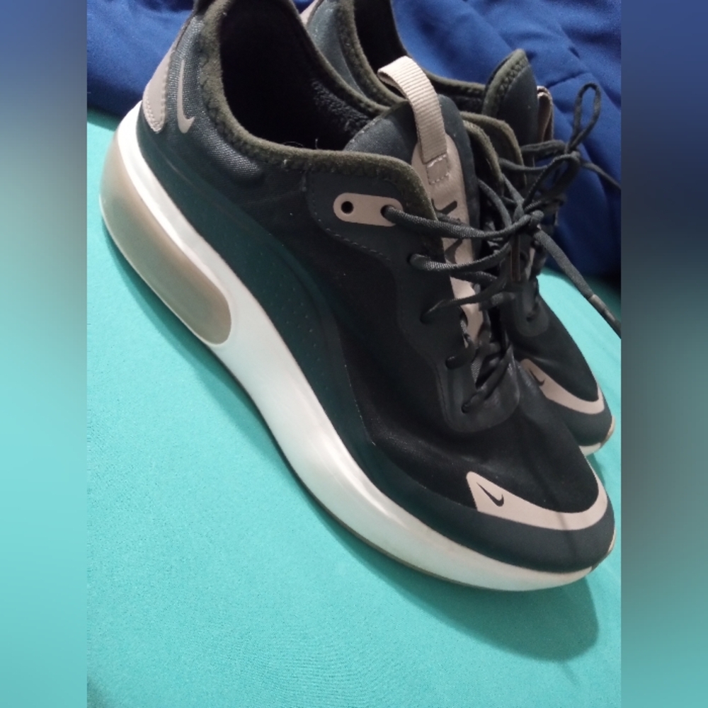 Nike Women's Air Max Dia Black and White